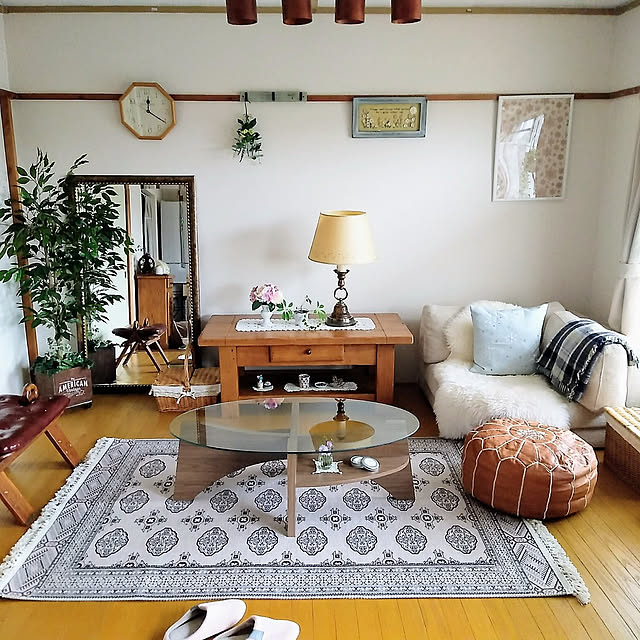 Lounge,一人暮らし,団地,築40年以上,RoomClipショッピング,おうち見直しキャンペーン,団地のリビング,ラグ,センターテーブル,モロッコプフ,大型ミラー,鏡,トルクメン風洗えるラグ,ウッドカーペット sanaの部屋