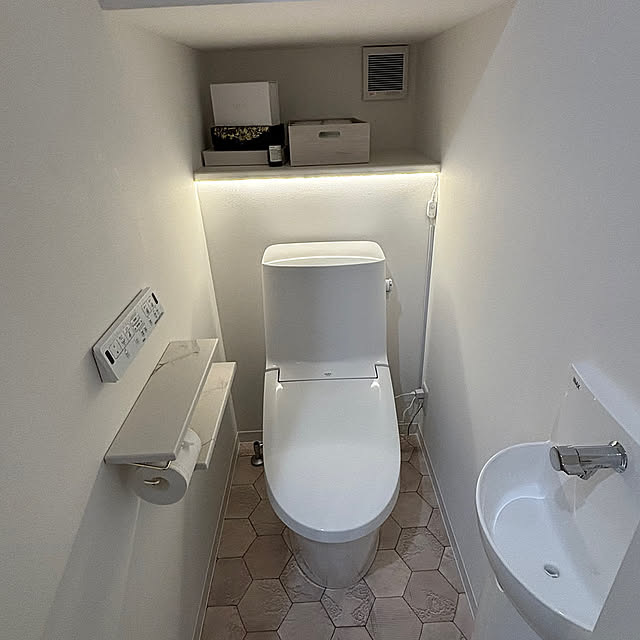 Bathroom,トイレットペーパーホルダー,トイレのインテリア,トイレ,トイレ照明,テープライト間接照明,テープライト足しました,テープライト照明,テープライトDIY,テープライト,間接照明DIY,楽天で買ったもの aya.kurashi1128の部屋