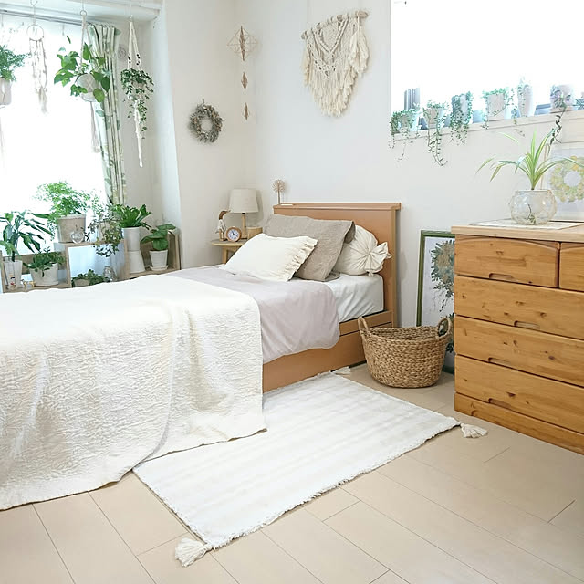 Bedroom,模様替え,NO GREEN NO LIFE,ひとり暮らし,加工なし,ボタニカルライフ,URBAN GREEN LIFE,手作りラグ,リメイク座布団カバー,インド綿,メキシコ綿,ベッドカバー手作り,マクラメタペストリー手作り,2020.5.30,バーズワーズ ぬり絵,しまむら座布団カバー YuriYuriの部屋