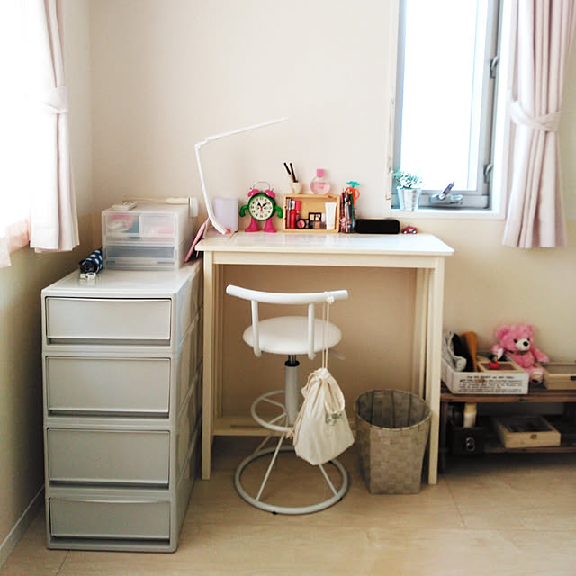 Bedroom,新生活,賃貸,2LDK,マンション,3人暮らし,シンプル,ニトリ,調和をもたらす,山善,山善収納部,中が透けない押入れ収納ボックス,ニトリカーテンレースセット,カウンターテーブル,ニトリ照明,無印良品 収納,ニトリごみ箱,学習机代わり,シャーメゾン,代用品 niko3の部屋