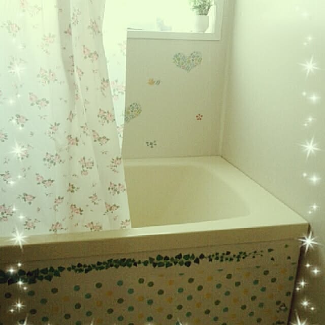 Bathroom,100均,一人暮らし,賃貸,セリア,薔薇柄,ウォールステッカー,テーブルクロス,油はねガード,ポトス エンジョイ,ユニットバスのインテリア,ユニットバス kanaの部屋