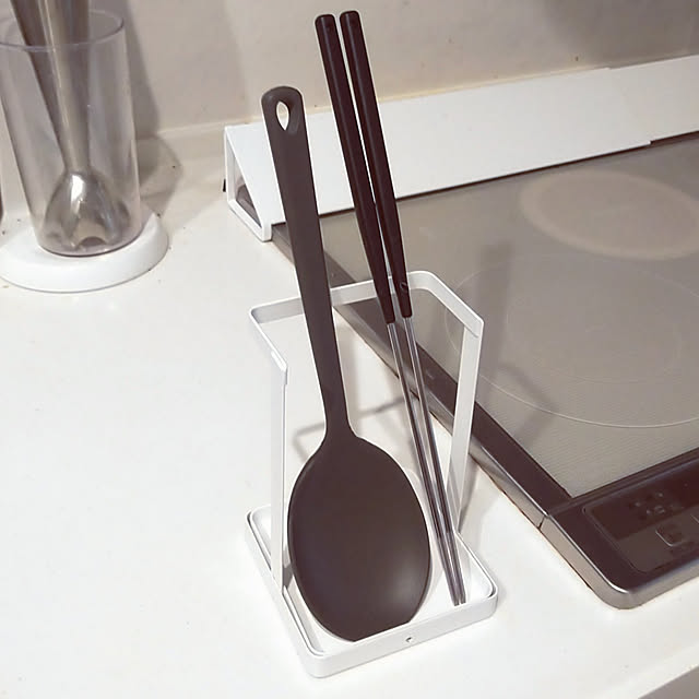 Kitchen,プチプラアイテム,プチプラインテリア,ダイソー,キッキングッズ,便利グッズ,ワンキッチンシリーズ,100均,お玉スタンド,モノトーン,白が好き,すっきり暮らしたい,イベント参加,プチプラ最高♪,お気に入りグッズ,掃除してから撮ればよかった笑,tower似,お玉&菜箸スタンド,お玉&鍋ふたスタンド h.t.の部屋