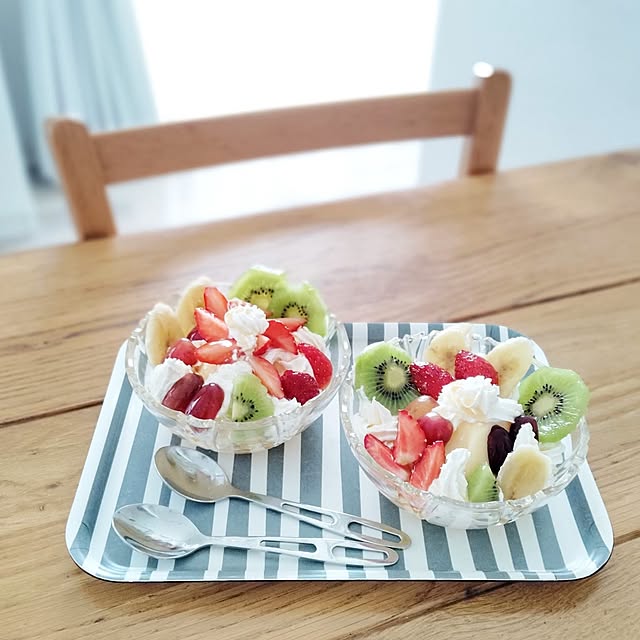 My Desk,おやつ,ダイニングテーブル,キッチン,シンプル,ホワイトインテリア,DULTON,ホワイト,フルーツ,おやつ時間,おやつタイム,節約,プリン,もったいない,見切り品,シンプルインテリア,すっきり暮らす,食費節約,シンプルな暮らし,子供のいる暮らし,プリンアラモード,プチ贅沢,こどものいる暮らし,値引き,工夫して暮らす,SDGs,フードロス,フードロス削減,工夫して節約,食費削減 SSSSSの部屋