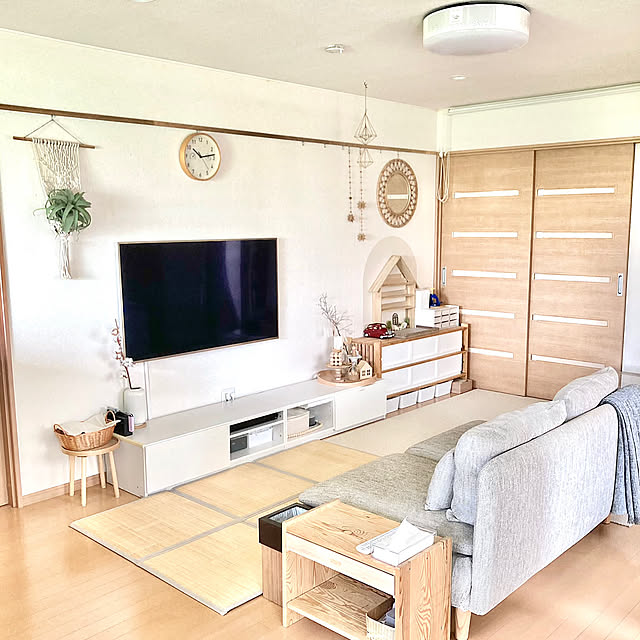 Overview,ハンドメイド,シルバニア,キッズスペース,ラタンミラー,壁掛けテレビ,ウォールフィットテレビ,ソーデルハムン,竹ラグ,ジャパンディ,ロースタイル,夏の模様替え,ナチュラル,IKEA,シンプル,建売住宅,暑さ対策,涼しい,こどもと暮らす,便利アイテム,ニトリ merutoの部屋