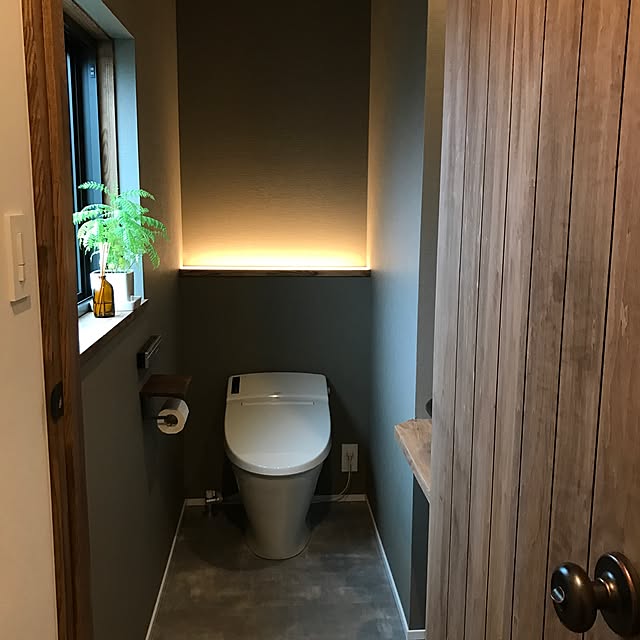 Bathroom,LIXIL,三階建て,アデペシュ,adepeche,無垢,観葉植物,造作,間接照明,一軒家,シンプル,シンプルライフ,トイレ Se-kichiの部屋