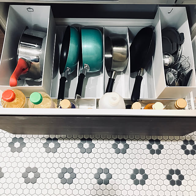 My Shelf,調味料収納,キッチン収納,引き出し収納,建売,立てる収納,アレスタ,鍋フライパン収納,整理収納,ファイルボックスハーフ,ファイルボックス,無印週間,無印良品,LIXIL,クッションフロア サンゲツ,ヘキサゴンタイル柄クッションフロア mmの部屋