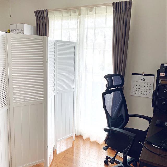 家電,パーテーション,主人のデスク,テレワーク,Bedroom,反対側からは、全く見えないです。,こちら側からは、向こうが薄く見える cloversの部屋