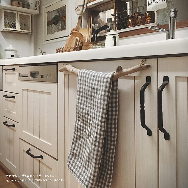 使いやすい場所はどこ？キッチンの手拭きタオル置き方実例 | RoomClip mag | 暮らしとインテリアのwebマガジン