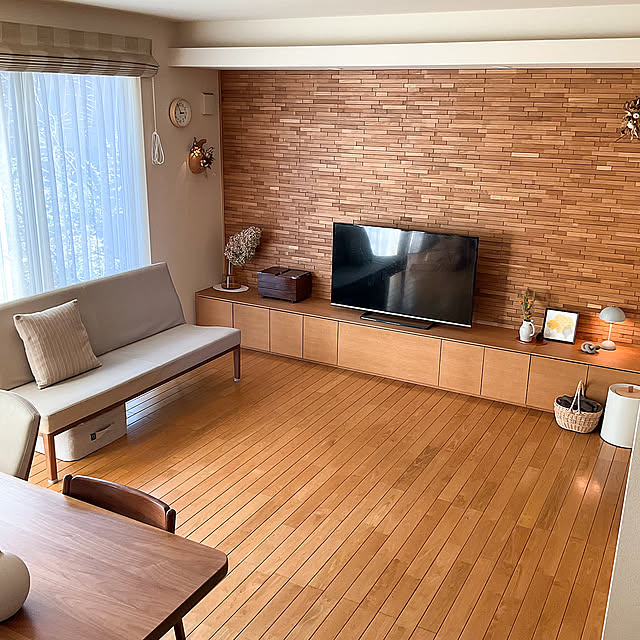 Lounge,ディスプレイコーナー,床にものを置かない,木のぬくもり,栗の無垢材,無垢の床,シンプル,ものを置かない,リビング,ナチュラルインテリア,片づけ,片づけやすい部屋づくり,整理整頓 tokonekoの部屋