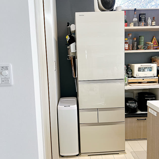 Kitchen,SwitchBot,TOSHIBA冷蔵庫,野菜干しネット,おぼん収納,おぼんの置き場所,マイボトル置き場,エプロン収納,エプロンの置き場所,まな板シート,自動開閉センサーゴミ箱,自動開閉ゴミ箱,冷蔵庫横収納,冷蔵庫横,冷蔵庫横スペース,デッドスペース chanduの部屋
