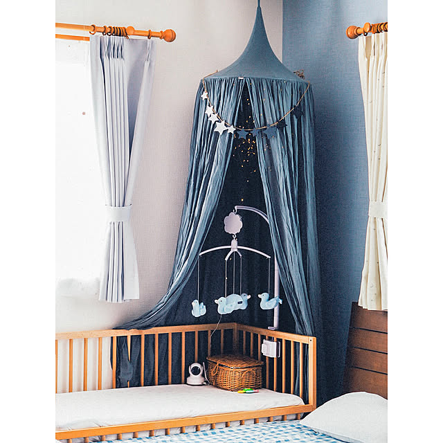 Bedroom,IKEAのベビーベッド,ニトリのべット,ブルーグレーのカーテン,ブルーグレーの壁,トラセリア,ベッドメリー,ガーランド,Numero74,キャノピー,ベビーベッド,中古住宅,かご収納,北欧インテリア,電飾 yuiiiの部屋