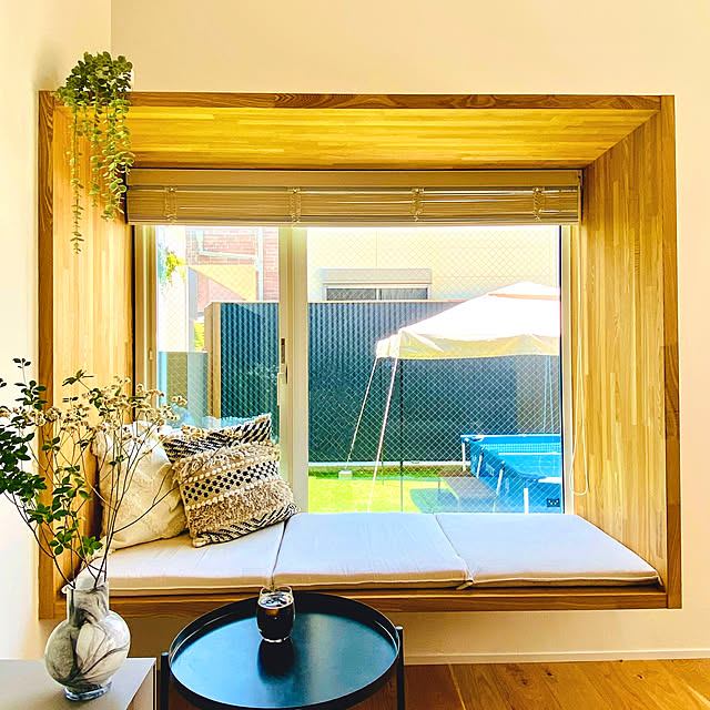 Lounge,インテックスプール,プール開き,ニトリのクッションカバー,夏,窓枠ベンチ,ヌック,癒しスペース,IKEA,注文住宅,花のある暮らし,ドウダンツツジ k-k-mamaの部屋