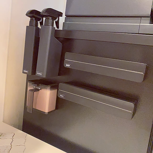 モノトーンインテリア,ブラックインテリア,掃除用具,キッチンアイテム,カフェ風インテリア,キッチン収納,towerシリーズ,Kitchen,ラベリング,テープライター,バルミューダ,バルミューダザレンジ,TAGlabel by amadana,amadana,アマダナ冷蔵庫 Saoriの部屋