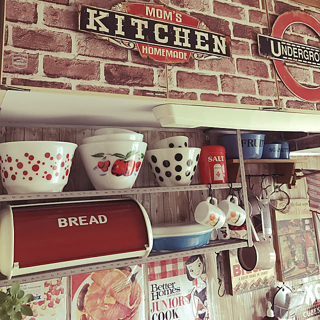 Kitchen,何も変わらないけど(^^;;,ひさびさの投稿,カメラマークだらけ☆,団地,ファイヤーキング,雑貨♡,団地住まい,アンティーク,板壁♡ yuni1010_nia0313の部屋