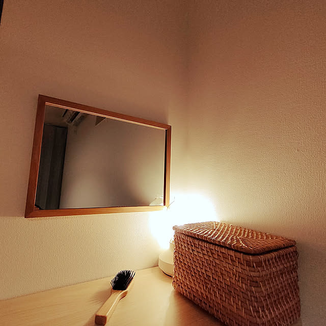 Lounge,一人暮らし,IKEA,DIY,間接照明,ナチュラル,無印良品 壁に付けられる家具,無印良品,ワンルーム,1R,賃貸,メイクスペース,メイクコーナー,メイク収納,メイクボックス,ミラー壁掛け,ミラー,かがみＤＩＹ yuriaの部屋