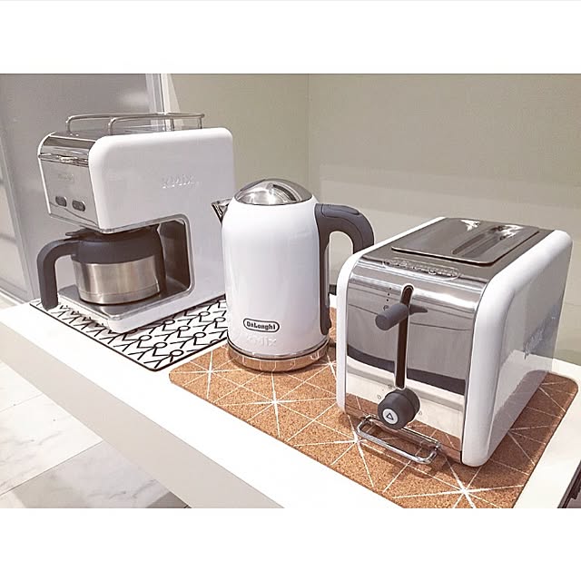 Kitchen,デロンギ,コーヒーメーカー,トースター,ケトル,DeLonghi,白黒,モノトーン,ホワイトインテリア,ホワイト,insta→ree_mii_yuu Risa___roomの部屋