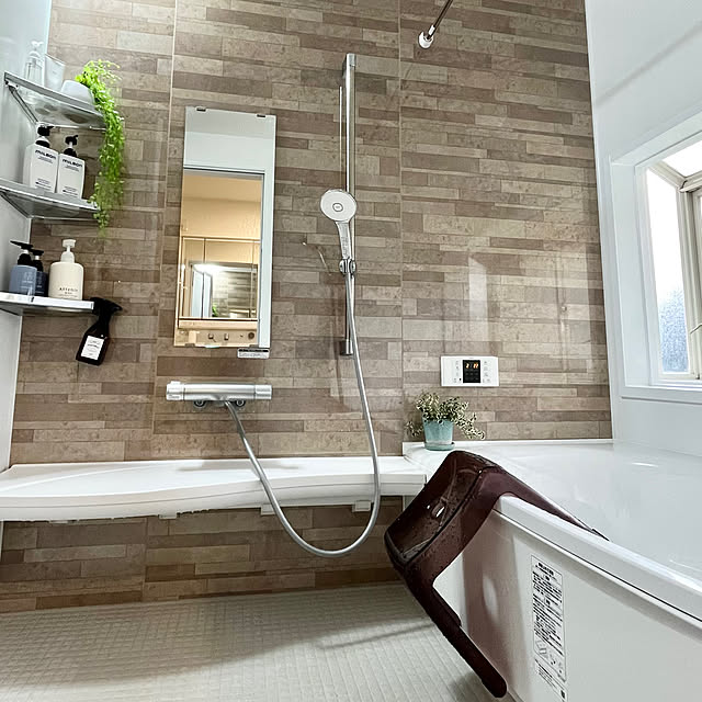 Bathroom,出窓のある浴室,セブストーン,1.25坪サイズ,アライズ1620,LIXILアライズ,お風呂収納 Hannahの部屋
