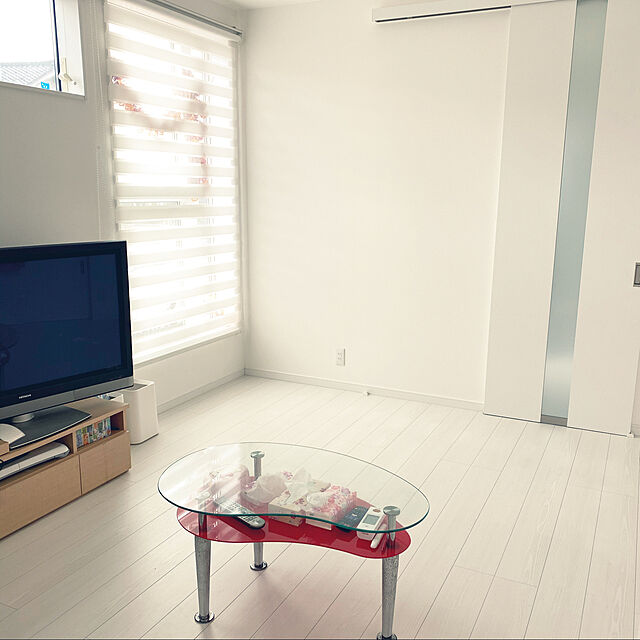 白い部屋,ガラステーブル,シンプル,ホワイトインテリア,新築,Lounge kizunaの部屋