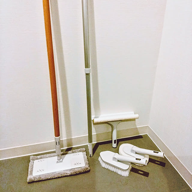 アイテム付け替えで万能に 無印良品の掃除用ポール Roomclip Mag 暮らしとインテリアのwebマガジン