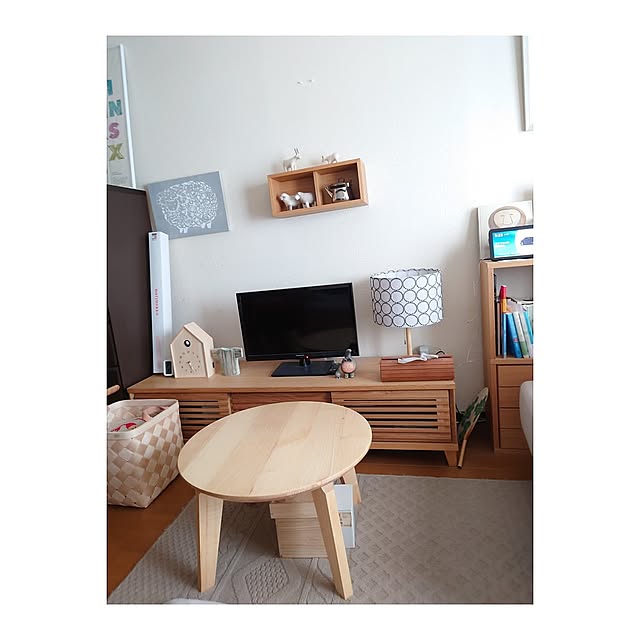 Lounge,無印良品,一人暮らし,いつもいいねやコメありがとうございます♡,シンプルに暮らしたい,スッキリ暮らす,見ていただいてありがとうございます♡,ローテーブル,鳩時計,テレビボード,無印良品 壁に付けられる家具,ミナペルホネン SARON_TSUBAKIの部屋