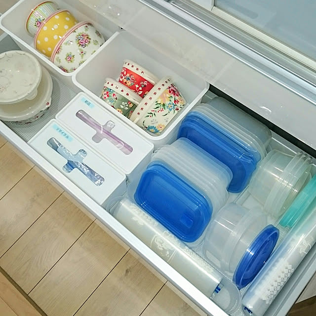 Kitchen,セリア,カップボード,キッチン収納,保存容器,フリーザーバッグ,クリナップ クリーンレディ,ジップロック,ホワイトキッチン,タッパー収納,ダイソースクエアボックス,カップボード収納,ペアウッドホワイト,プルアウトボックス,2018.8.28☁️,栄養ドリンクケース maruchiの部屋