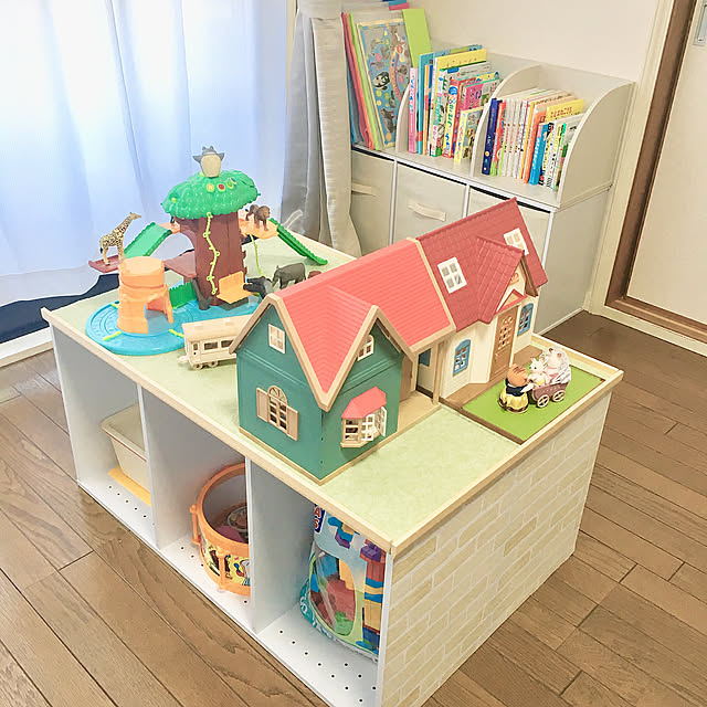 プレイテーブル,フレンチカントリー,ミルクペイント,貼ってはがせる壁紙,築25年,カラーボックス,アニア,DIY,ニトリ,賃貸,おもちゃ収納,シルバニアファミリー,Lounge,お部屋の中のGW mid0konの部屋