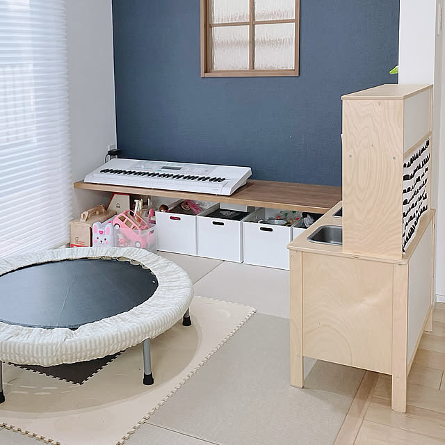 クッションマット,トランポリン,IKEA,造作デスク,ネイビーの壁,おもちゃ収納,畳スペース,和室スペース,こども部屋,Lounge kanの部屋