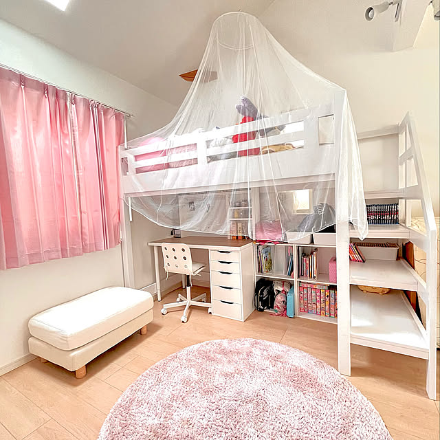 ピンク,天蓋,IKEAの机,円形ラグ,階段ベッド,ロフトベッド,女の子の部屋,こども部屋,IKEA,子供部屋,Overview Erinの部屋
