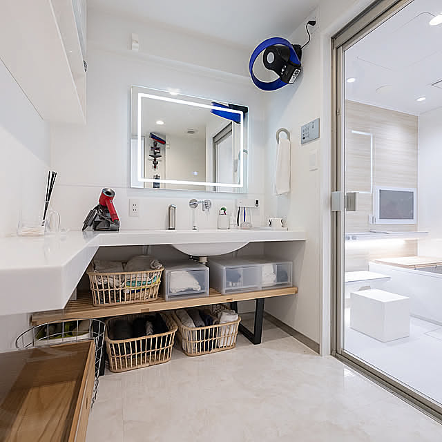 Bathroom,洗面所のインテリア,シンプル,シンプルモダン,マンションインテリア,シンプルが好き,生活感をなくしたい,すっきり暮らしたい,マンションリノベーション,マンション暮らし,アイカ スタイリッシュカウンター,ホワイトインテリア,ネルソンベンチ,脱衣かご,デイリー掲載ありがとうございます SYの部屋