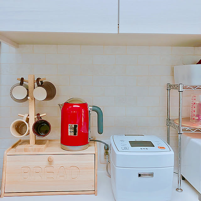Kitchen,炊飯器,レンガ風壁紙,電気ケトル,デロンギ,コーヒータイム,マグカップ,マグカップツリー,ブレッドケース,至福の時間,ニトリ okonachanの部屋