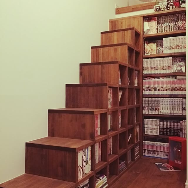 My Shelf,パイン材,柿渋,無垢材,造作棚,書斎,漫画部屋,発展途上です。,三井寿,スラムダンク,箱階段 Reiyaの部屋