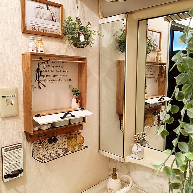 Bathroom,収納,壁面収納,10000人の暮らし,簡単DIY,アンティーク風,ナチュラル,100均DIY,手作り,カフェ風,100均リメイク,緑のある暮らし,ナチュラル雑貨,手作り雑貨,インテリア,雑貨,ig→yriiiiik815,DIY女子,ナチュラルインテリア,カフェ風インテリア,LIMIA→yriiiiik815,DIY,ピアス収納,メガネ収納 yriiiiik815の部屋