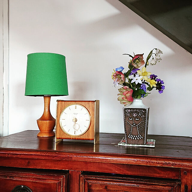 My Shelf,お気に入り,北欧ヴィンテージ,庭の花,花のある暮らし,ヴィンテージランプ,真鍮の時計,ウプサラエクビー asmaの部屋
