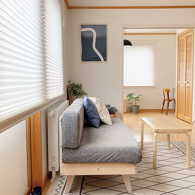 Overview,ポスターのある暮らし,ハニカムスクリーン,ニチベイ,バーチ,北欧インテリア,IKEA,ソファ,ラグ,リビング,北欧,癒し,サイドテーブル,artek,北欧ナチュラル,スウェーデンハウス,swedenhouse,すっきり暮らす,心地よい暮らし,artek ポスター Swedishの部屋