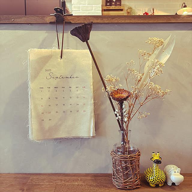 My Desk,ドライフラワーアレンジ,ドライフラワーのある暮らし,ドライフラワー,ニトリフラワーベース,ニトリ,3cninsカレンダー,カレンダー,3COINS,いいね&フォローありがとうございます☆ lulu1109の部屋