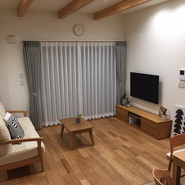 ものが少ない家で暮らす これがすっきりミニマルの秘密 Roomclip Mag 暮らしとインテリアのwebマガジン ものが少ない家で暮らす これがすっきりミニマルの秘密 Roomclip Mag 暮らしとインテリアのwebマガジン