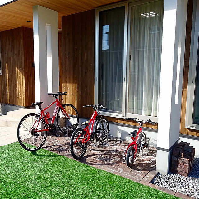 レンガ,DIY,自転車置き場,レッドシダーの外壁,人工芝の庭,TREK,On Walls,サイクルスタンド TOMOの部屋