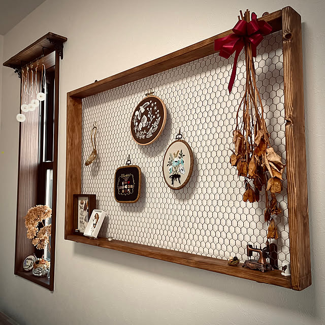 ハンドメイド,Bedroom,DIY,作業部屋,壁面収納,趣味部屋,アトリエ,アンティーク雑貨,金網DIY,壁面ディスプレイ,刺繍作品 Rainの部屋
