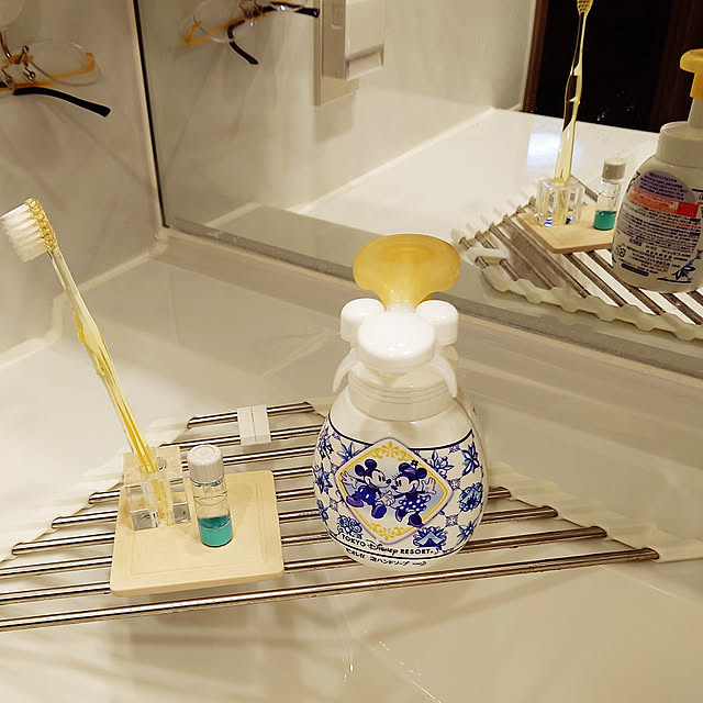 Bathroom,ソープディスペンサー,ミッキーシェイプ泡ハンドソープ,ミッキーマウス,マンション暮らし,一人暮らし,ずぼらな人間,ビオレ泡ハンドソープ,洗面所,吊り下げ収納,ニトリ,珪藻土コースター,たためる水切りコーナータイプ,たためる水切り naa_0_sanの部屋