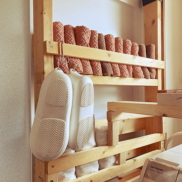 脱衣所,バスサンダル,タオル収納棚DIY,狭い脱衣所,フック,五人家族,子どもと暮らす,子ども部屋,こどもと暮らす,平家,三姉妹,田舎暮らし,子育て中,平屋暮らし,Bathroom kotaroの部屋