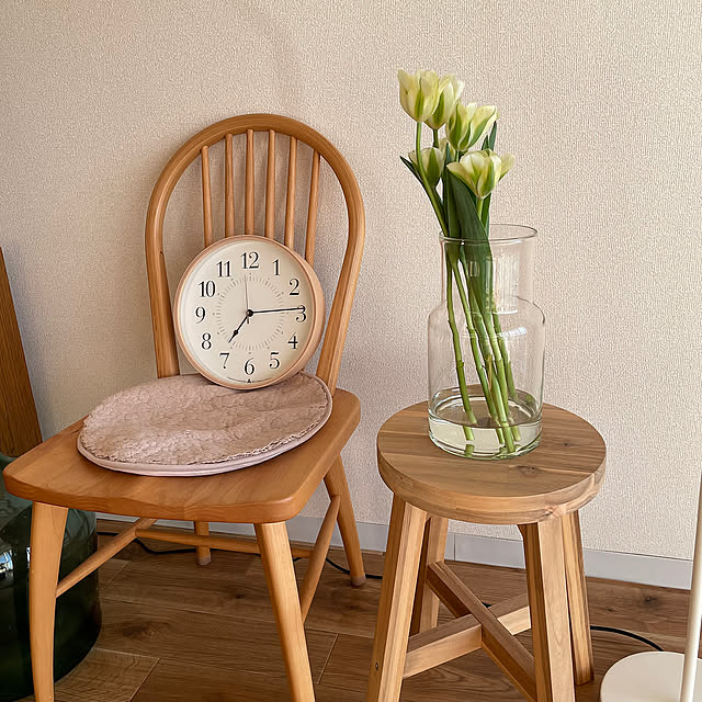 On Walls,チューリップ,IKEA,一人暮らし,フラワーベース,ナチュラルインテリア,木製家具,花のある暮らし RIKAの部屋