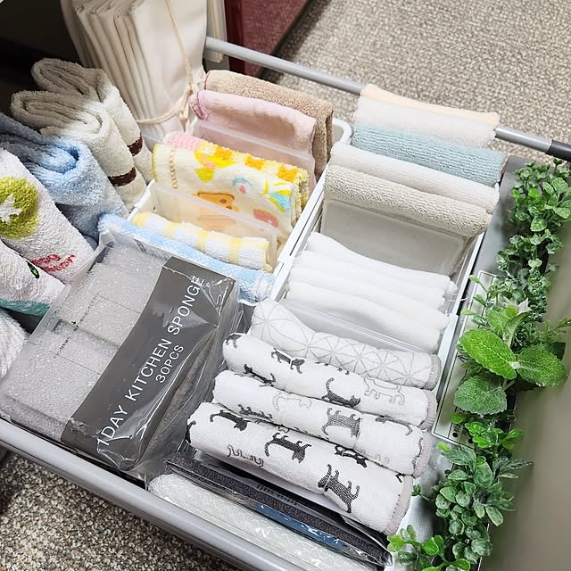 無印良品,グリーン,ニトリ,セリア,フェイクグリーン,キッチン収納,引き出し収納,整理収納,ふきん収納,マンション暮らし,キッチン引き出し,落ちワタ混ふきん,かやおりふきん,引き出し用仕切り,毎日とりかえキッチンスポンジ,伸縮収納トレー,癒し,楽しく収納,整理したくなる工夫,Kitchen love1017の部屋