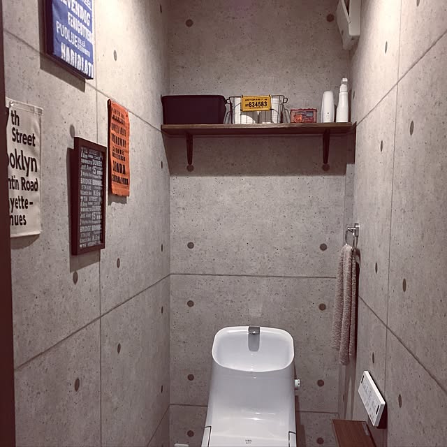 Bathroom,LIXILトイレ,DIY棚,コンクリート壁紙,一軒家,新築,注文住宅,小さいお家,黒いお家,四角い家,収納,収納棚,セリア,ダイソー,アクセントクロス,ブルックリン riinaの部屋