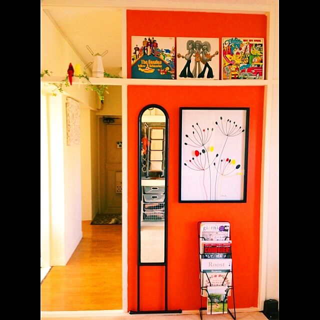 赤い壁紙,赤い壁,団地,ミラー,ブックスタンド,DIY　,DIY 壁紙,アクセントウォール Makeesの部屋