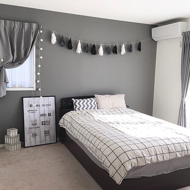 Bedroom,暮らしを整える.｡.:* ❁,スッキリ化計画,スッキリ,グレージュ,タイルカーペット,アクセントクロス,モノトーン雑貨,モノトーンインテリア,モノトーン好き,モノトーン,グレーインテリア,グレー好き,グレー,寝室インテリア,お気に入り,寝室 yocchanの部屋