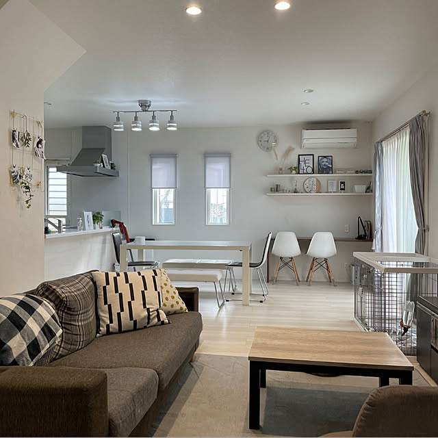 飾り棚,きれいに保つ,一戸建て,注文住宅,ポメラニアン,わんこのいる暮らし,こどものいる暮らし,コメントお気遣いなく♡,ケージ,ダイニングテーブル＆チェア,サンゲツカーテン,ソファ,シンプルモダン,TOTOミッテ,ベンチシート,リセット 完了！,Overview naaの部屋