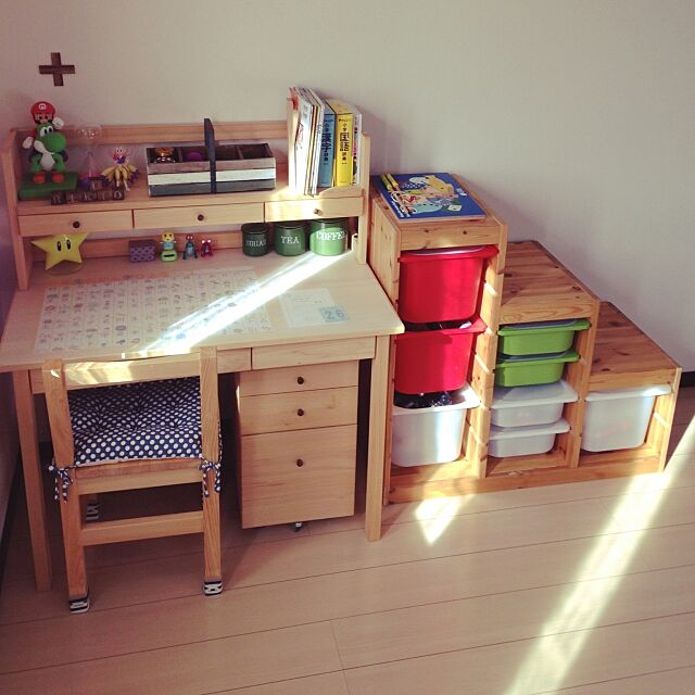 Overview,子供部屋,好きなおもちゃ,雑貨,IKEA,キシルの机 ficaの部屋