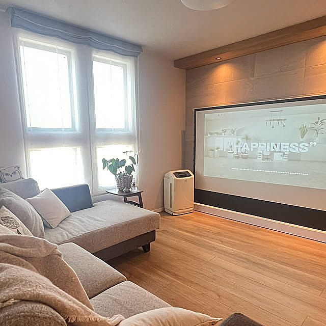 プロジェクターのある部屋,ポップインアラジンx2plus,Alexa,echo studio,amazon echo,団らんスペース,Lounge,プロジェクタースクリーンAlexa対応,エコカラット音響効果,置き場所考え中,ダウンライトのあるお部屋,一言でリビング全てオンオフ可能,荷物もってる時など便利,Alexaのある生活 mocoの部屋