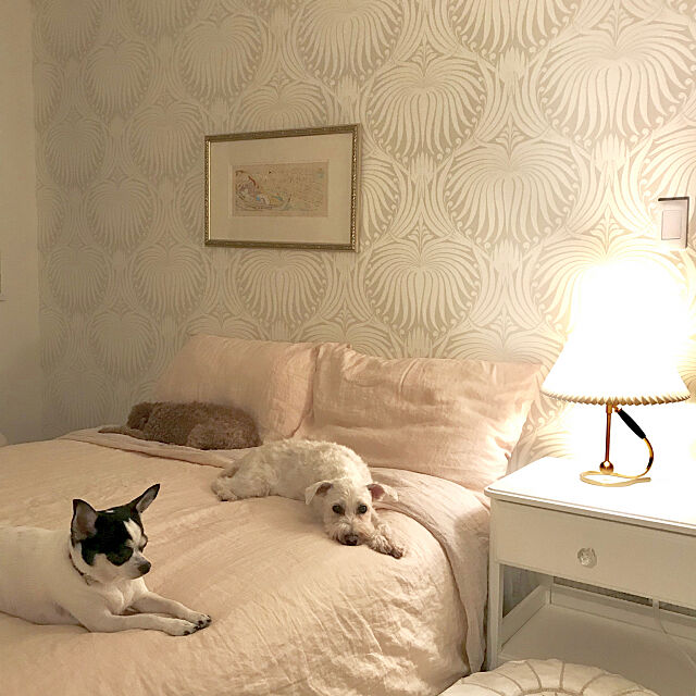 Bedroom,アクセントクロス,犬,リネン,アートのある暮らし,暮らしの一コマ,北欧インテリア Sacco38の部屋