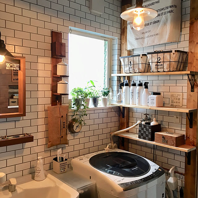 Bathroom,観葉植物のある暮らし,観葉植物,建売住宅,アンティーク,壁紙,建売り一戸建て,建売の家,後藤照明,建売,照明,黒板シート,ラブリコ,洗面所,洗面台,ラブリコ棚,建売を自分好みに♡,洗面所 収納 furu.の部屋